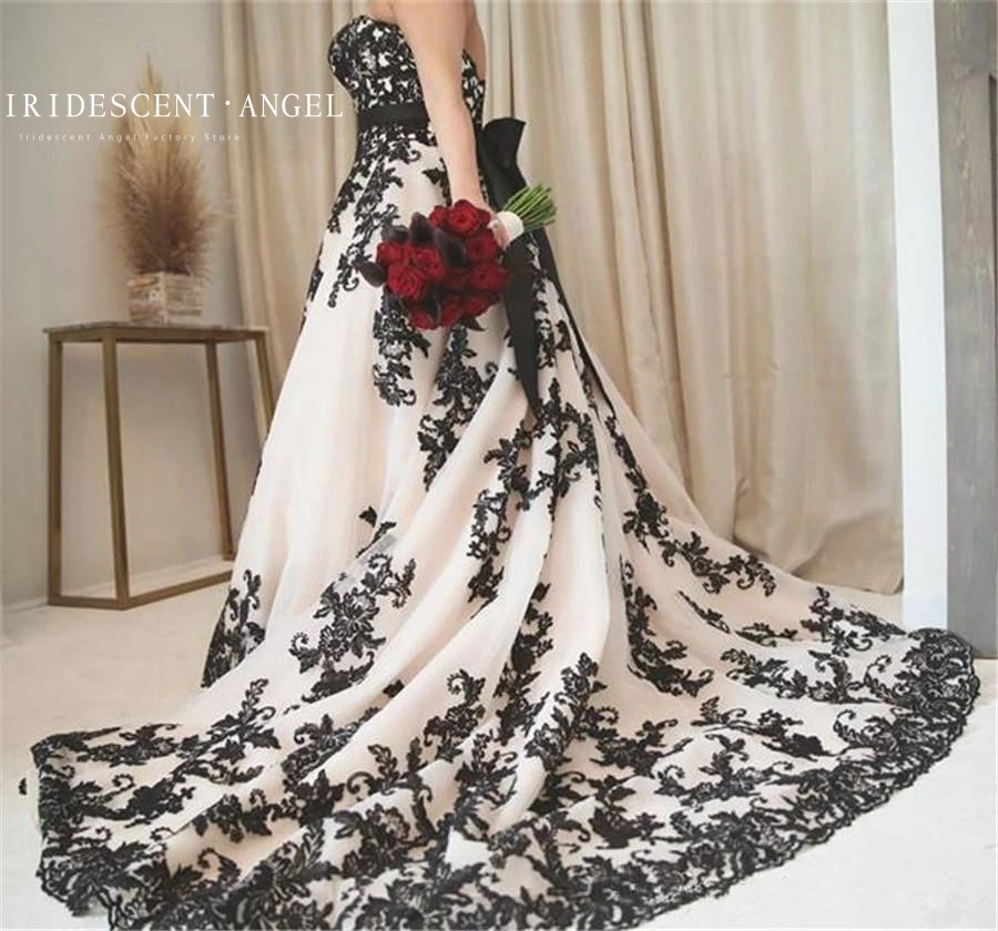 IRIDESCENT White With Black Ball Gown Gothic Long Wedding Dresses Appliques Lace Up Back For Women Robes De Mariée Backless