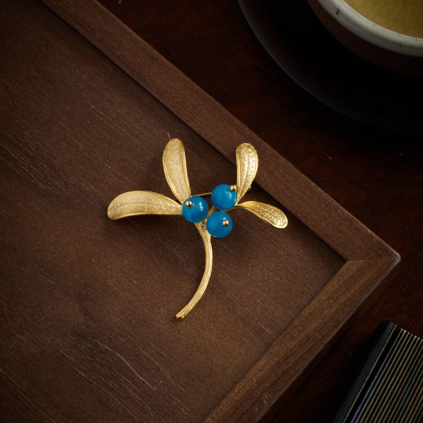 yamasuga-orchid-retro-brooch-exquisite-niche-design-high-end-elegant-and-light-luxury-women's-accessories-gift