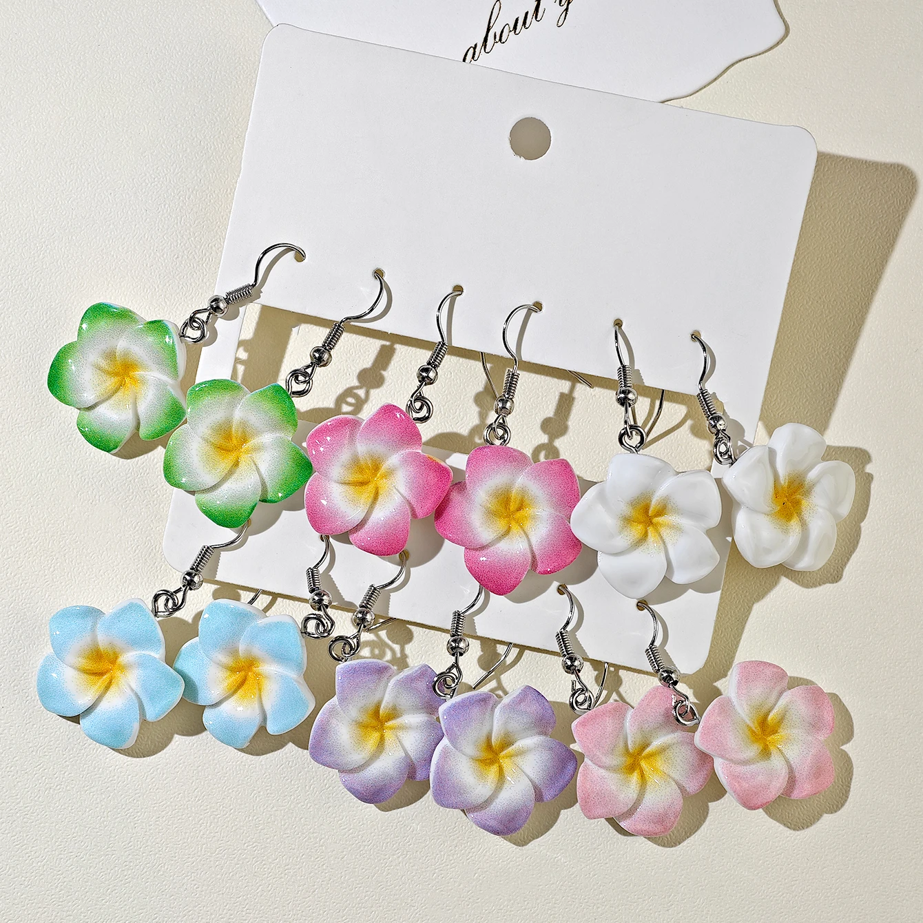 12 قطعة عبر الحدود الحد الأدنى البوهيمي نمط التدرج اللون بلوميريا الراتنج زهرة طقم من الحلقان للنساء