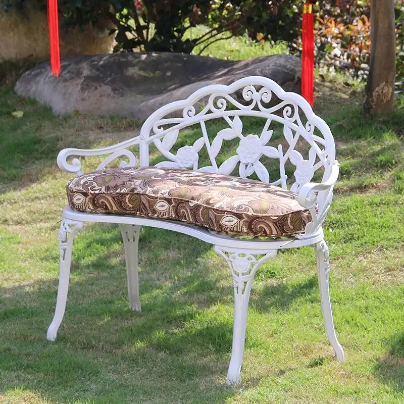 Luxury Cushion Garden Chairs White Bench Comfortable Italian Style Garden Chairs Metal Waterproof Mueble Para Jardin Furniture