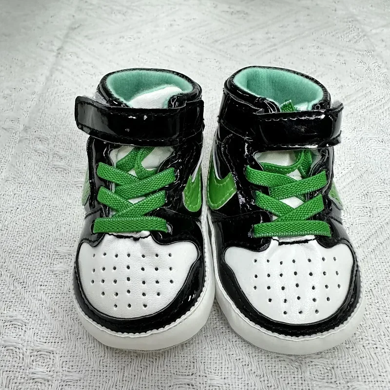 أحذية أطفال للربيع والخريف كلاسيكية عصرية من البولي يوريثان أحذية رياضية عالية الجودة أحذية كرة السلة نعل ناعم أحذية مشي خفيفة الوزن
