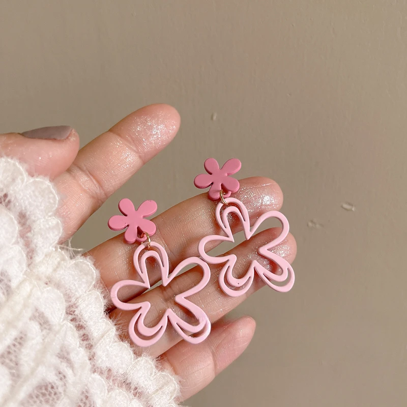 Romantic Style Hollow Out Flower Design Fashion  Accessory Ear Clips Big Pink Flower Clip on Earrings Without Piercing for Women