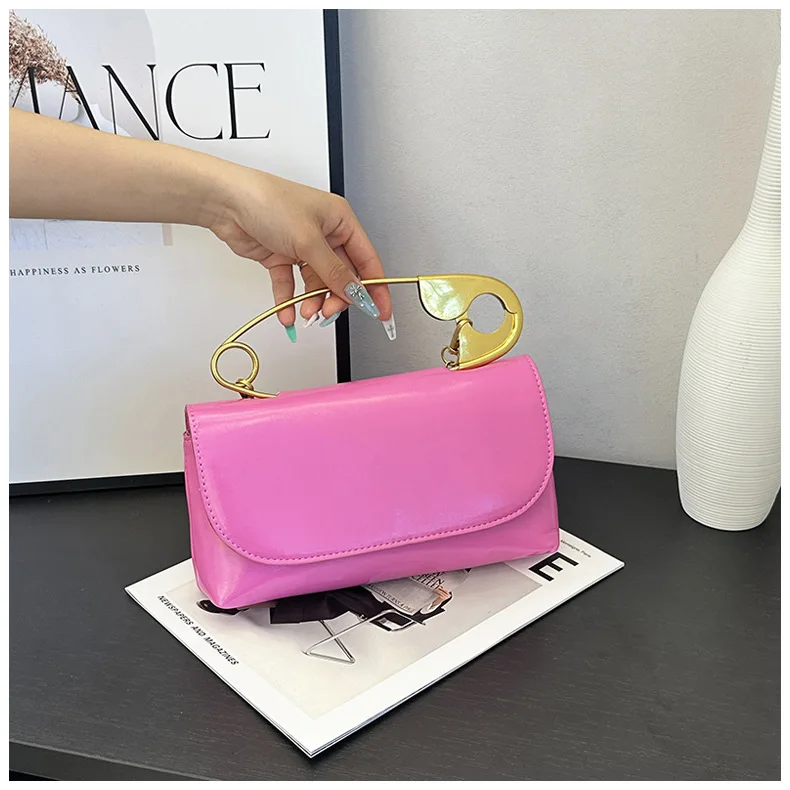

Trend Portable Skew Bag, Personalized Paper Clip, New Trendy Version of Casual Chain Bag for Women