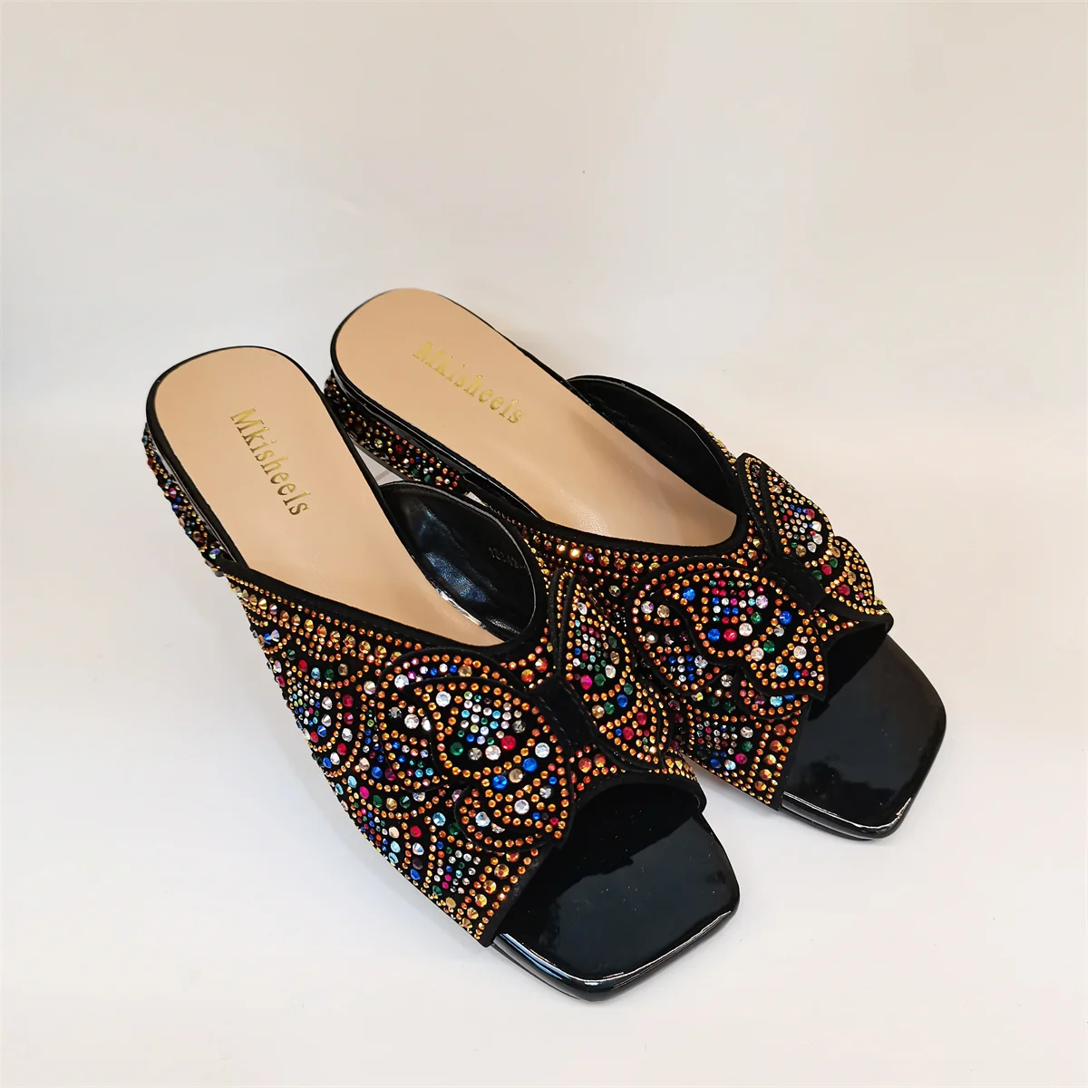 

Новые роскошные женские тапочки со стразами, летние тапочки на плоской подошве, повседневная женская обувь, модные женские сандалии с блестками, женские F528-2