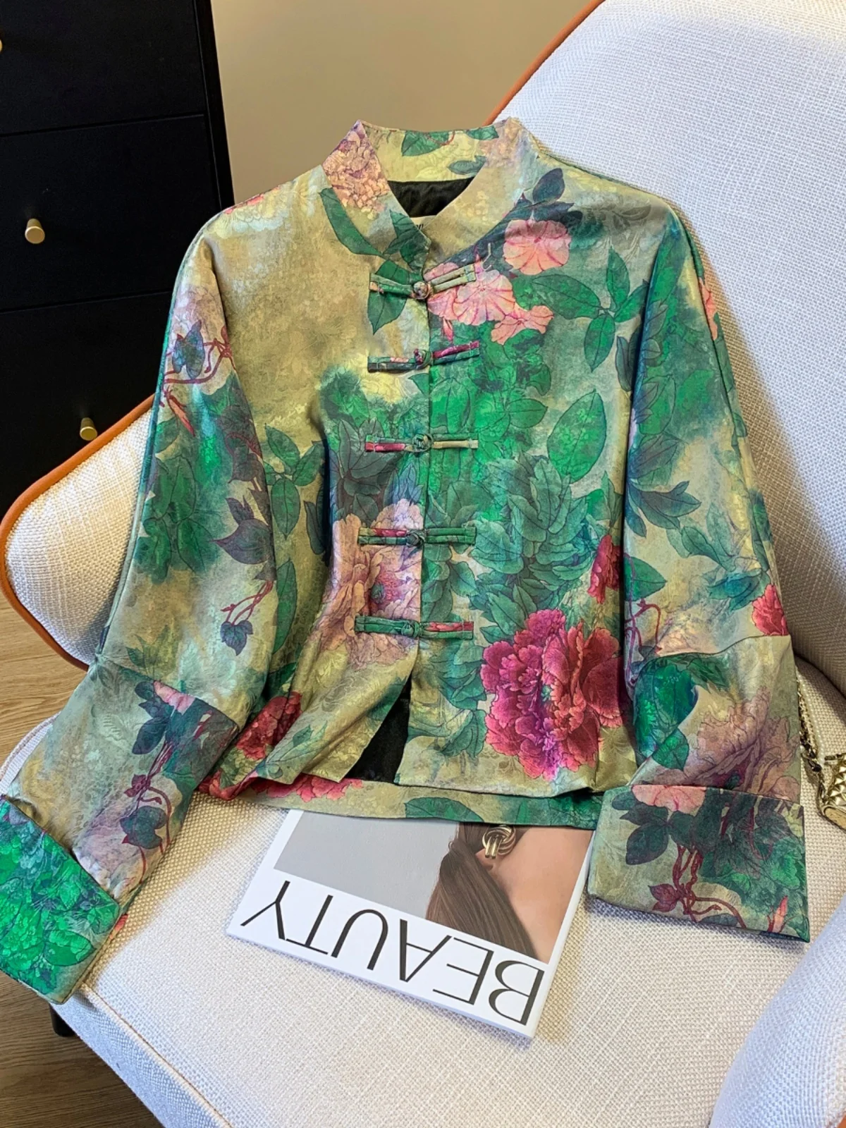 

New Chinese Sle Light National Trend Embroidered ort Jaet Women's Spring New Yangyun Silk Tang Costume Button High End ...