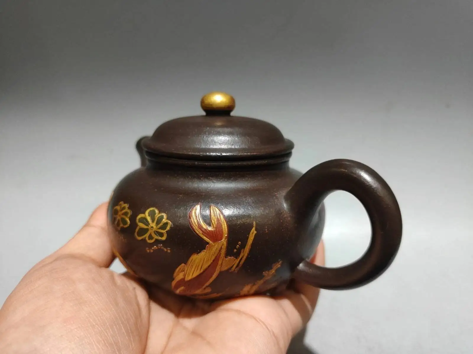 China Yi Xing Zisha Clay Handmade Exquisite Small Gold Antique-Style Teapot