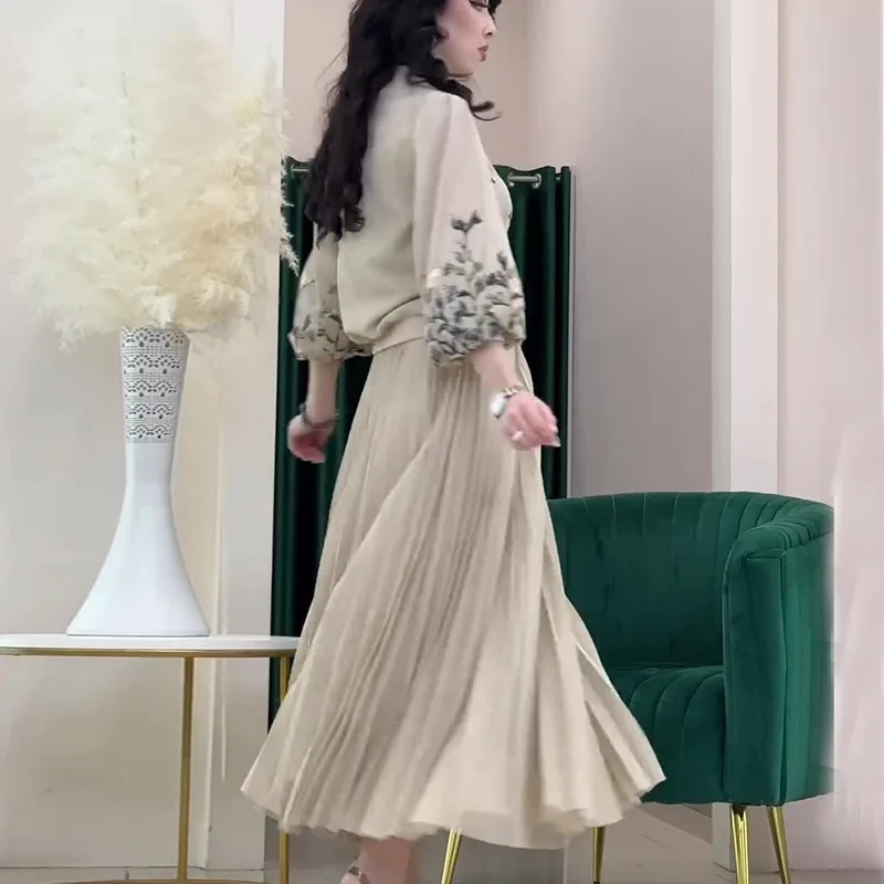 แฟชั่นฤดูใบไม้ผลิ 2025 ชุดเซ็ท 2 ชิ้น สไตล์อเมริกัน-ยุโรป สำหรับผู้หญิง ลายพิมพ์ลำลอง ทันสมัย หลวม สวยสง่า เสื้อคลุมซิป กระโปรงยาวระดับข้อเท้า