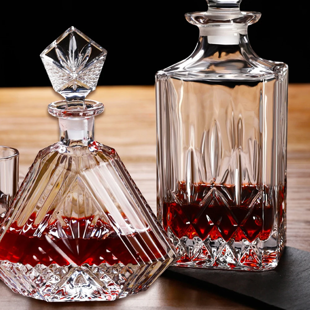 

Lead-Free Glass Red Wine Decanter Large 700ml Capacity Whiskey Liquor Beverage Dispenser for Bars Parties Glass Decanter