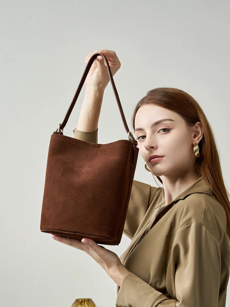 

Commuting lazy style single shoulder wandering women's bag, Maillard style frosted cowhide large capacity crossbody bucket bag