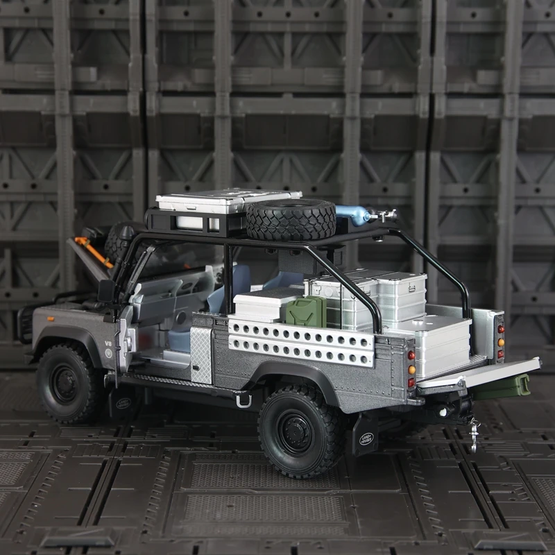 

Модель из сплава Land Rover Defender 110 в масштабе 1:24 имеет имитирующие функции звука и освещения, богатые детали, тонкая работа.