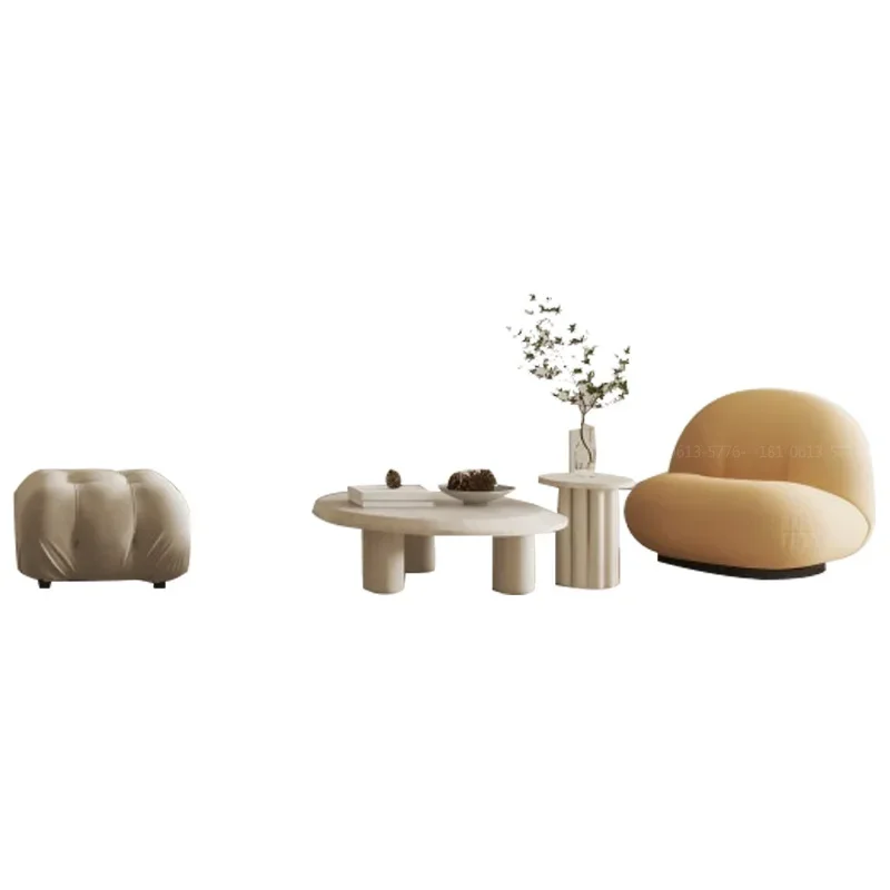 Modell raum: cremefarbene Sofa kombination mit modernem, einfachem Acryl-Esstisch und Stühlen