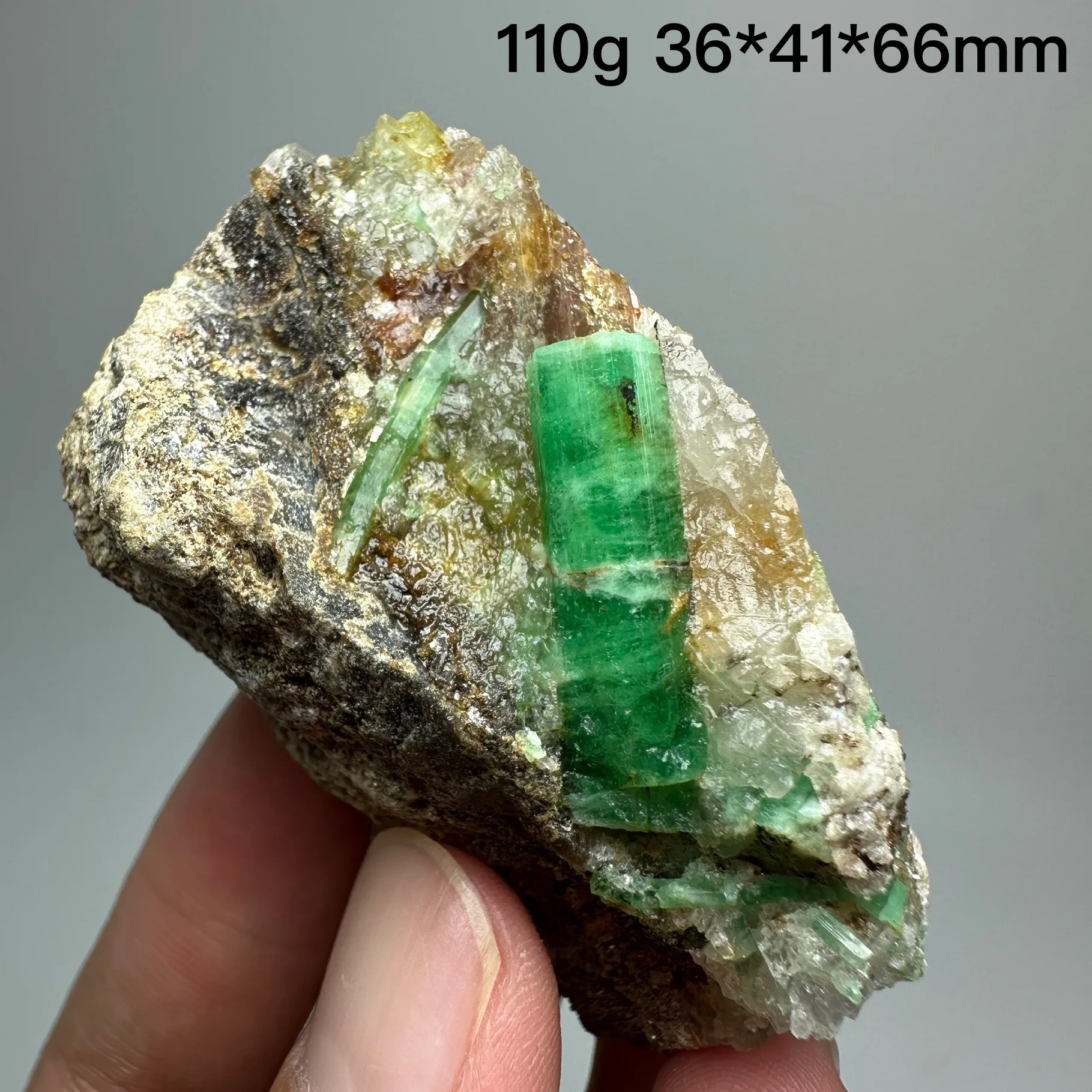 عينة معدنية من الزمرد الطبيعي + بلورات كوارتز شفاء وأحجار كريمة صخرية #4