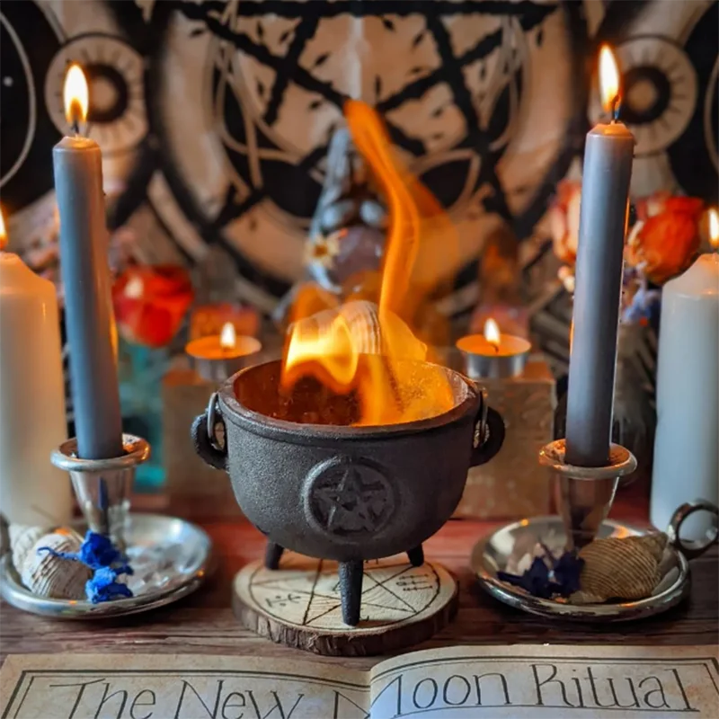 Hot Sale Halloween Pentacle Witch Magic Pentagram Crucible Wax Table Altar Witch Burning Pot Cast Iron Three Legs Cauldron