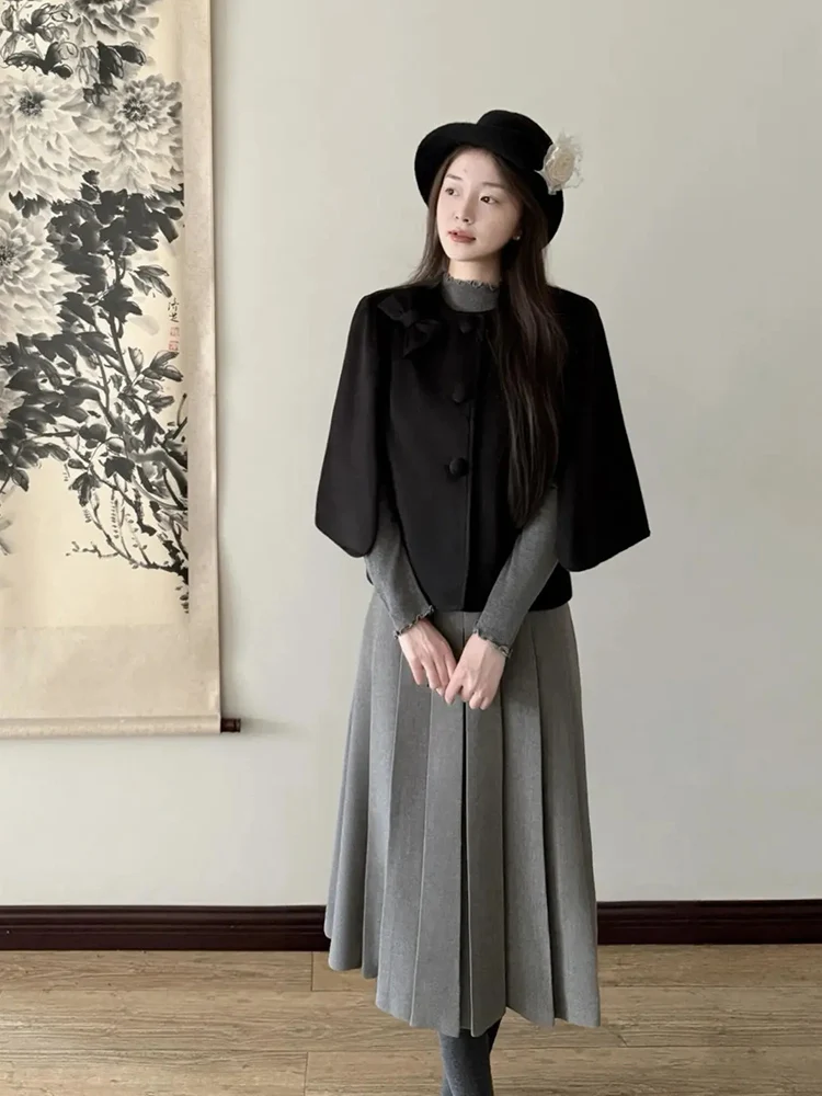 Herfst Winter Nieuwe Sle Retro Mantel of Jas met Geplooide Rok en Houten Oor Basis Top Tee Set Damesmode