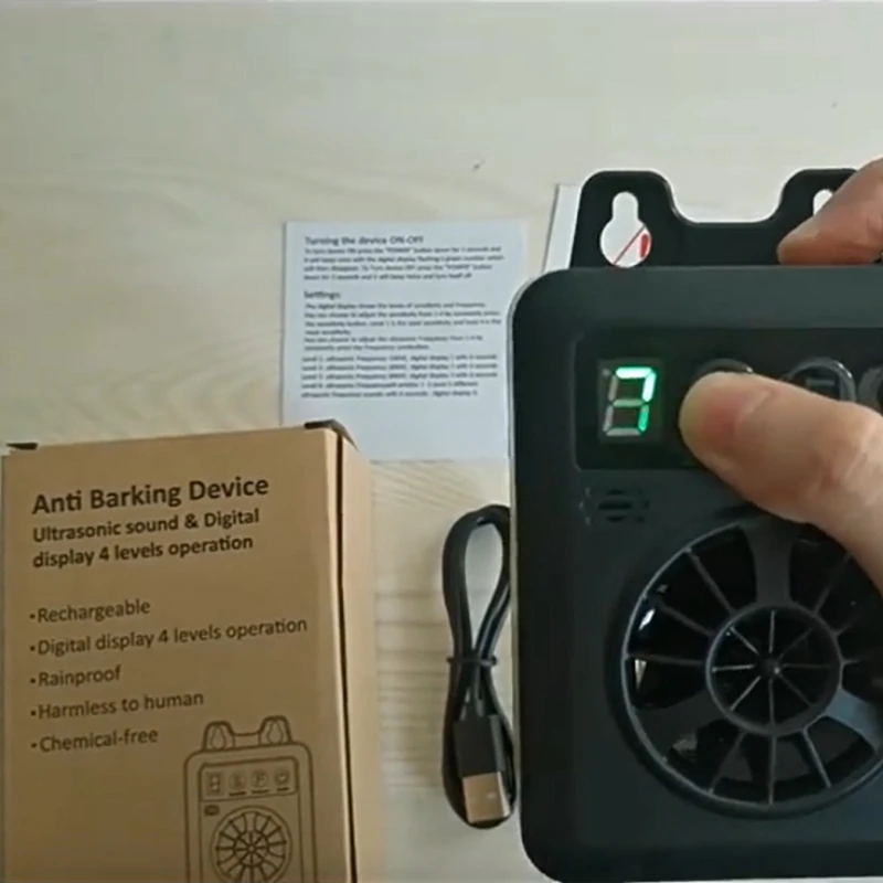 

Новое цифровое ультразвуковое устройство для контроля лая с дисплеем, ультразвуковой тренажер для собак, средство от лая, товары для животных