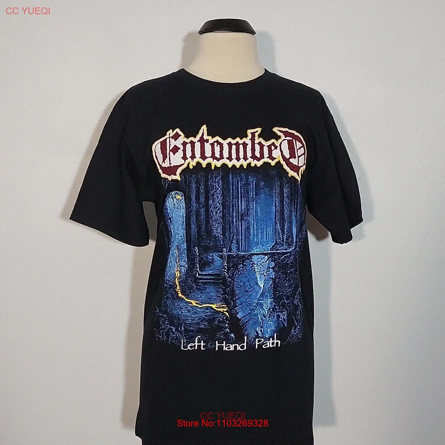 Маленькая футболка ENTOMBED с логотипом на левой руке