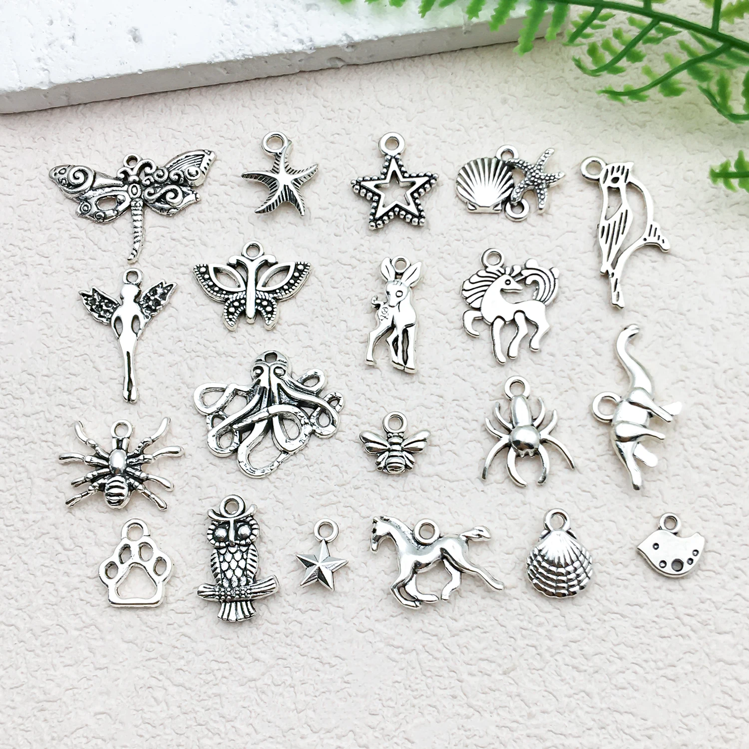 

Randomly mix and match 20 pieces/set of ancient silver pendants, DIY necklaces, bracelets, earrings, jewelry, Halloween gifts.