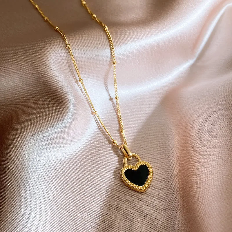 Double-sided black peach heart pendant necklace women's light luxury new neck chain women's accessories collarbone chain