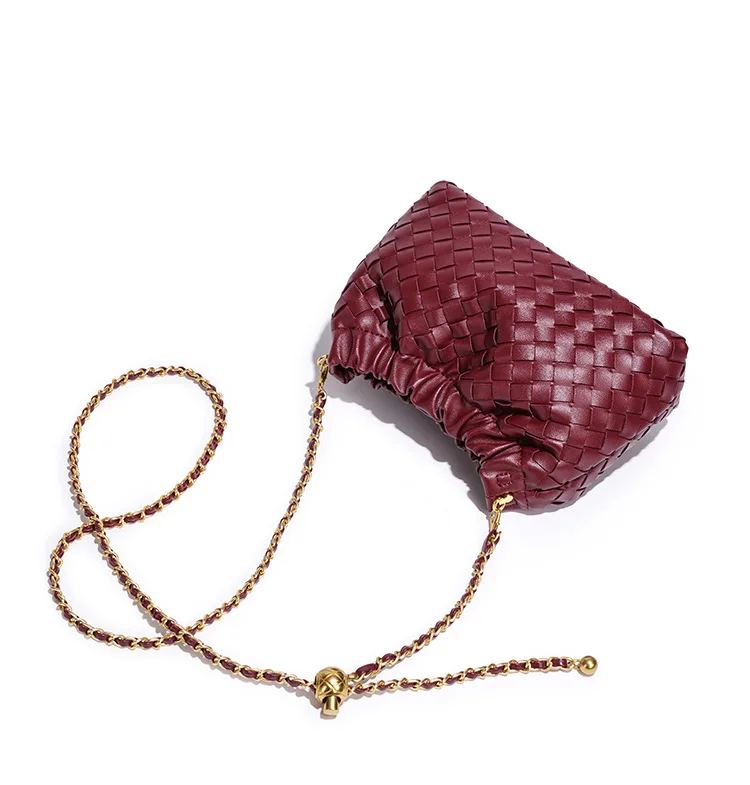 Bolso tejido a mano 2026, bolso nube, cadena pequeña, bolso bandolera, bolso de hombro versátil de lujo ligero para mujer, a la moda