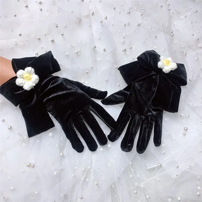 Women's Elegant Flower Short Black Velvet Glove Female Spring Autumn Vintage Sunscreen Driving Photograph Party Glove R1819