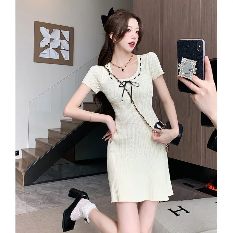 

2024 Academy Style Pure Desire Ice Silk Knitted Twisted Flower Dress Slim Fit Show Thin Temperament Short Skirt Summer Girl