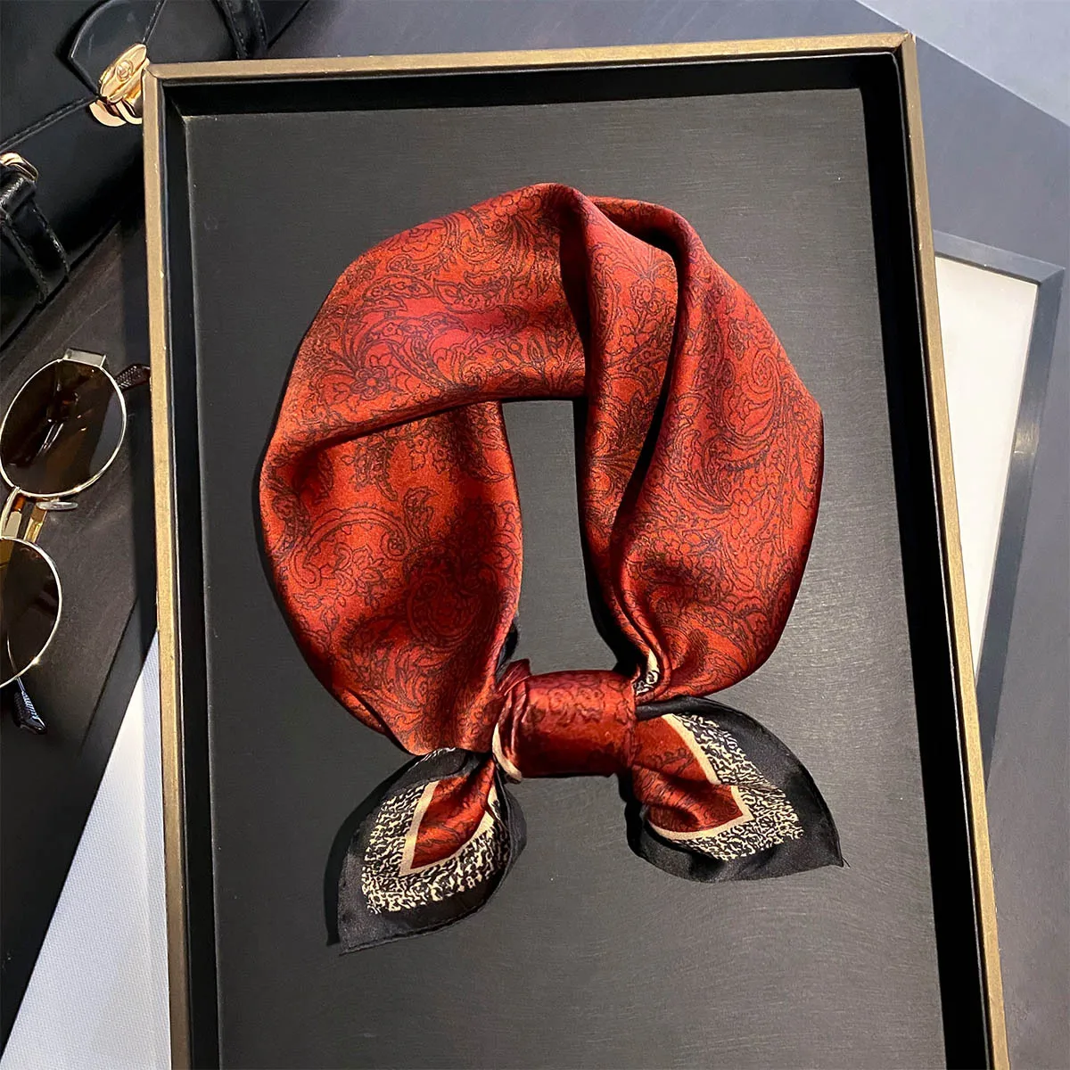 100% Reiner Seidenschal mit Vintage Paisley-Druck, Modisches Halstuch, Haarschal, Stirnband, Taschenaccessoire, Luxuriöses Weiches Geschenk