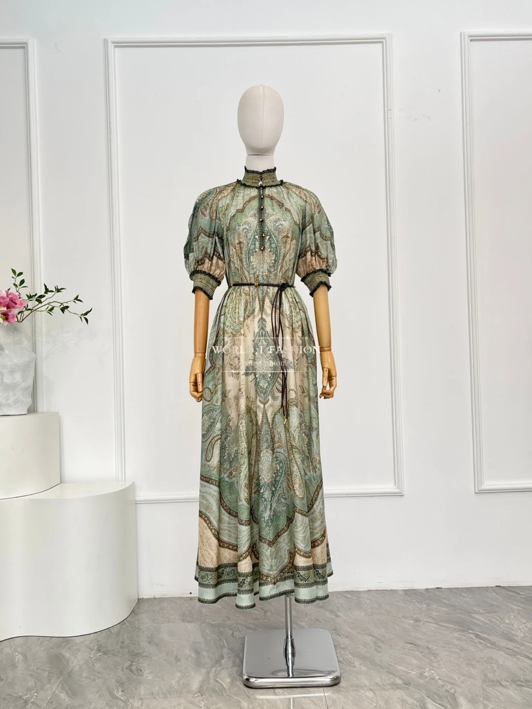 

Green Paisley Print Short Sleeve Midi Dress