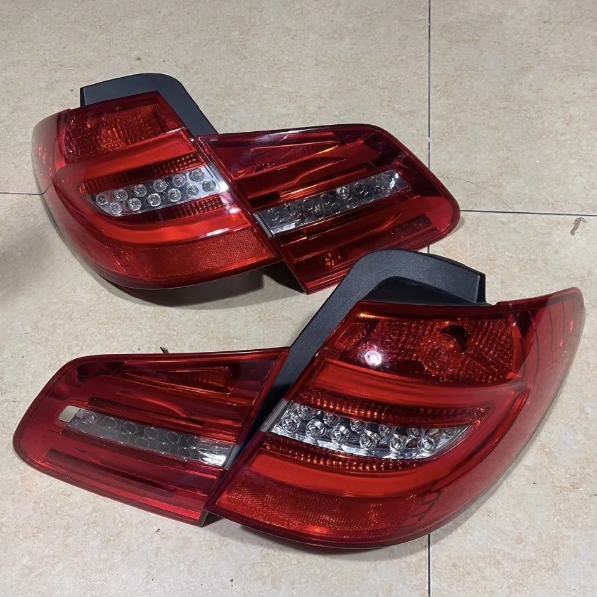 

Подходит для задних фонарей Mercedes-Benz B 2012-2014 Mercedes-Benz W246, стоп-сигнал в сборе, версия ЕС, задние фонари, поворотники Plug and Play