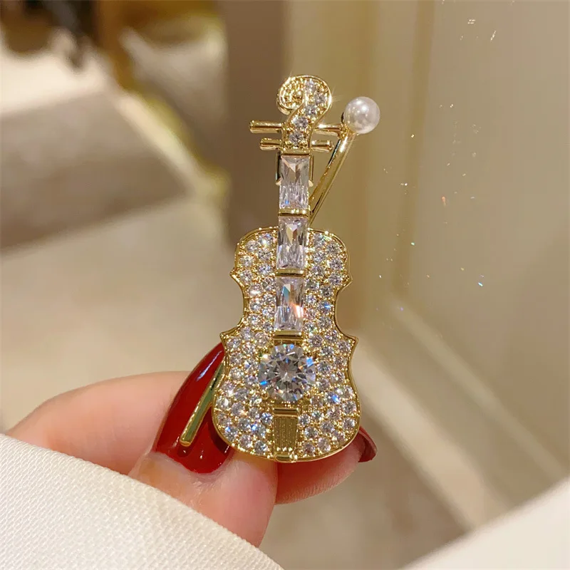 Korean Crystal Violin Pearl Brooch Jewelry Luxury Music Equipment Classic Metal Lapel Pins Gifts for Women Men Accessories