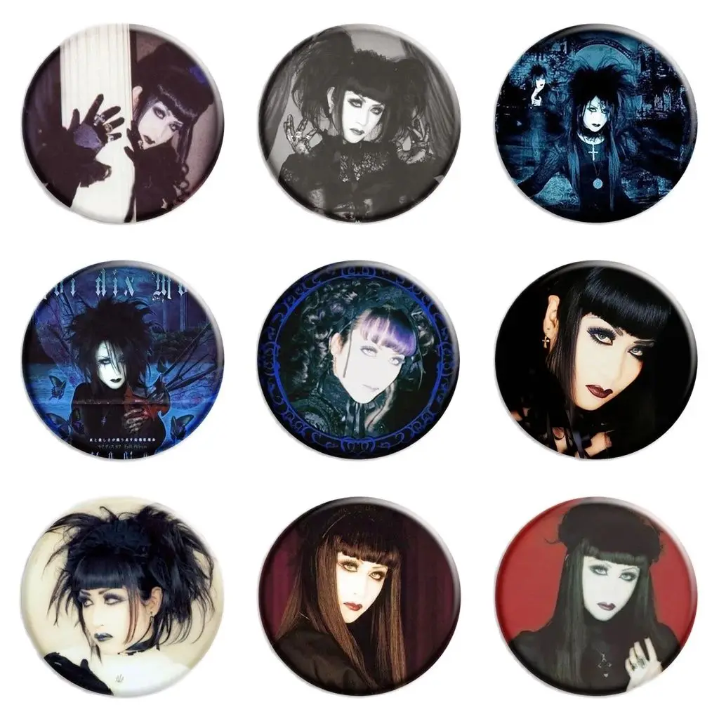 30Style Moi Dix Mois Malice Mizer Mana Sama Button Pin Retro Gothic Vintage Brooch Metal Badge Bag Accessories Fans Collect Gift