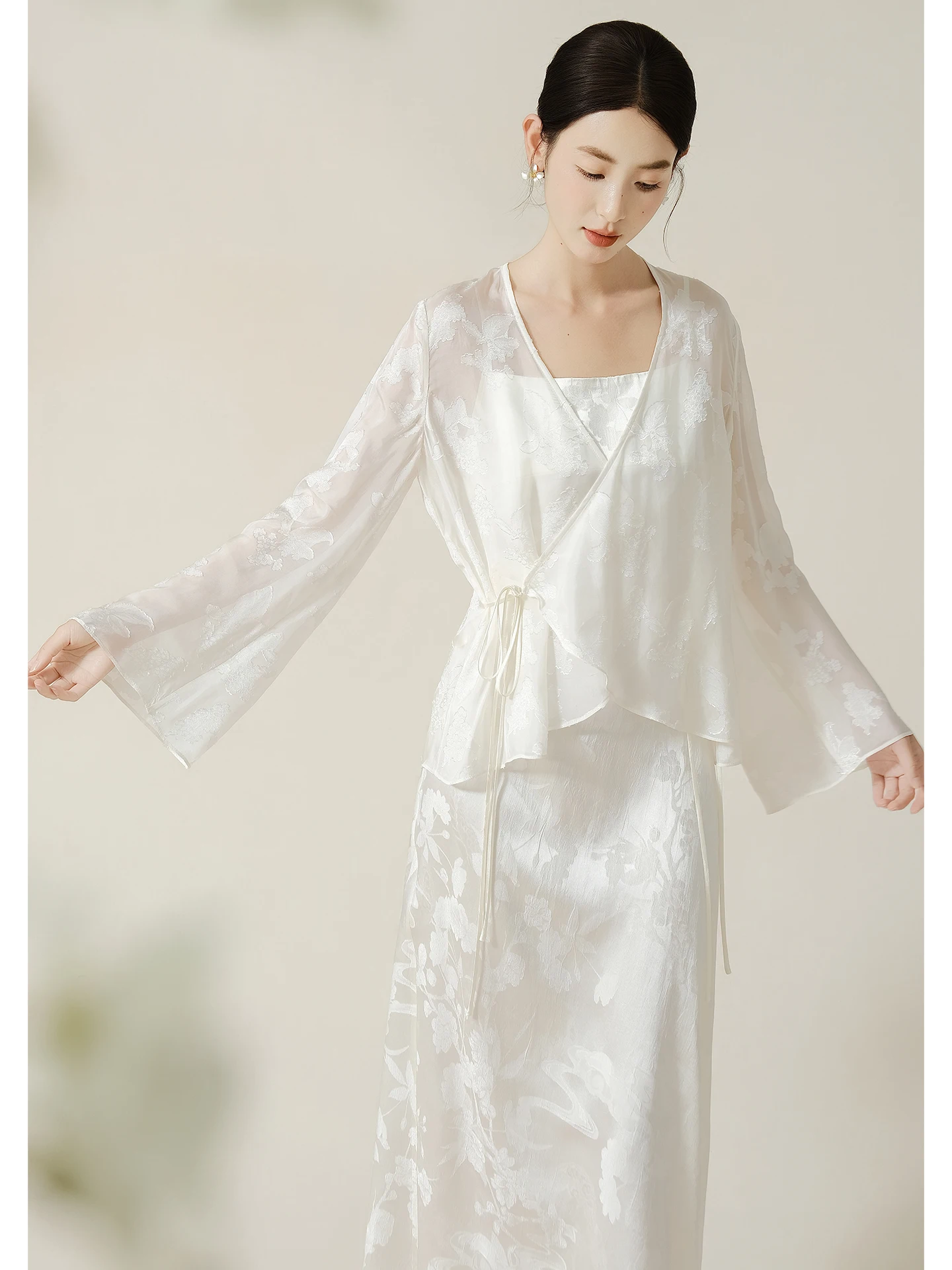 

ibai Pure Desire Silk Strapl Gown with Outer awl Moonlight White Set Traditional Chinese Sle Loose Fit Summer Faion