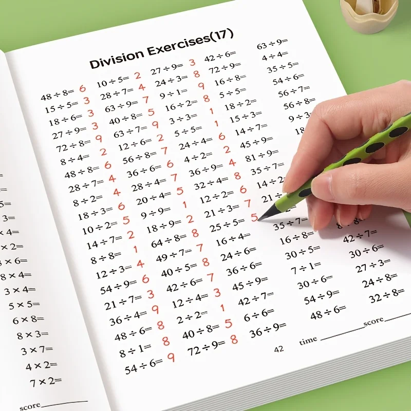 نسخة إنجليزية مكونة من 48 صفحة من مصنف طاولة الضرب للأطفال، مصنف الضرب والقسمة 9 × 9، بطاقات تعليمية للضرب والقسمة، مصنف ممارسة الرياضيات، مساعد تعزيز الرياضيات للأطفال، موسم العودة إلى المدرسة، هدية عيد الميلاد #6