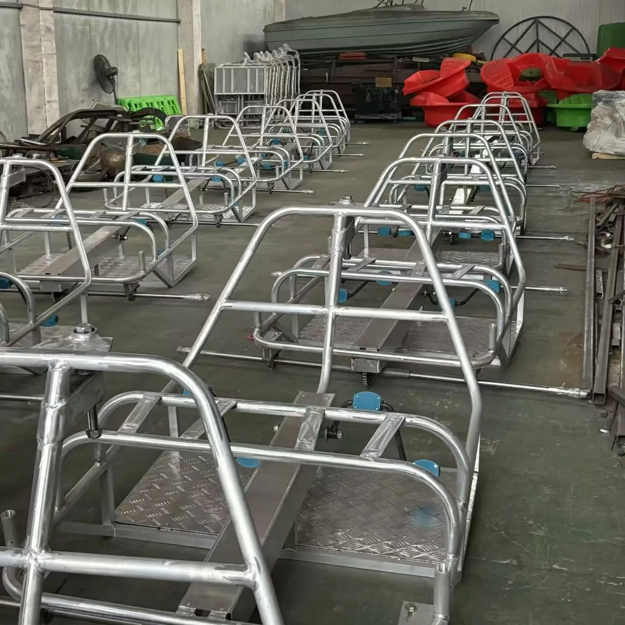 Anti-Slip Pedals & Rainproof Canopy Lake Recreation Equipment with Double-Thickened PE Hull 3 Wheels Water Bike