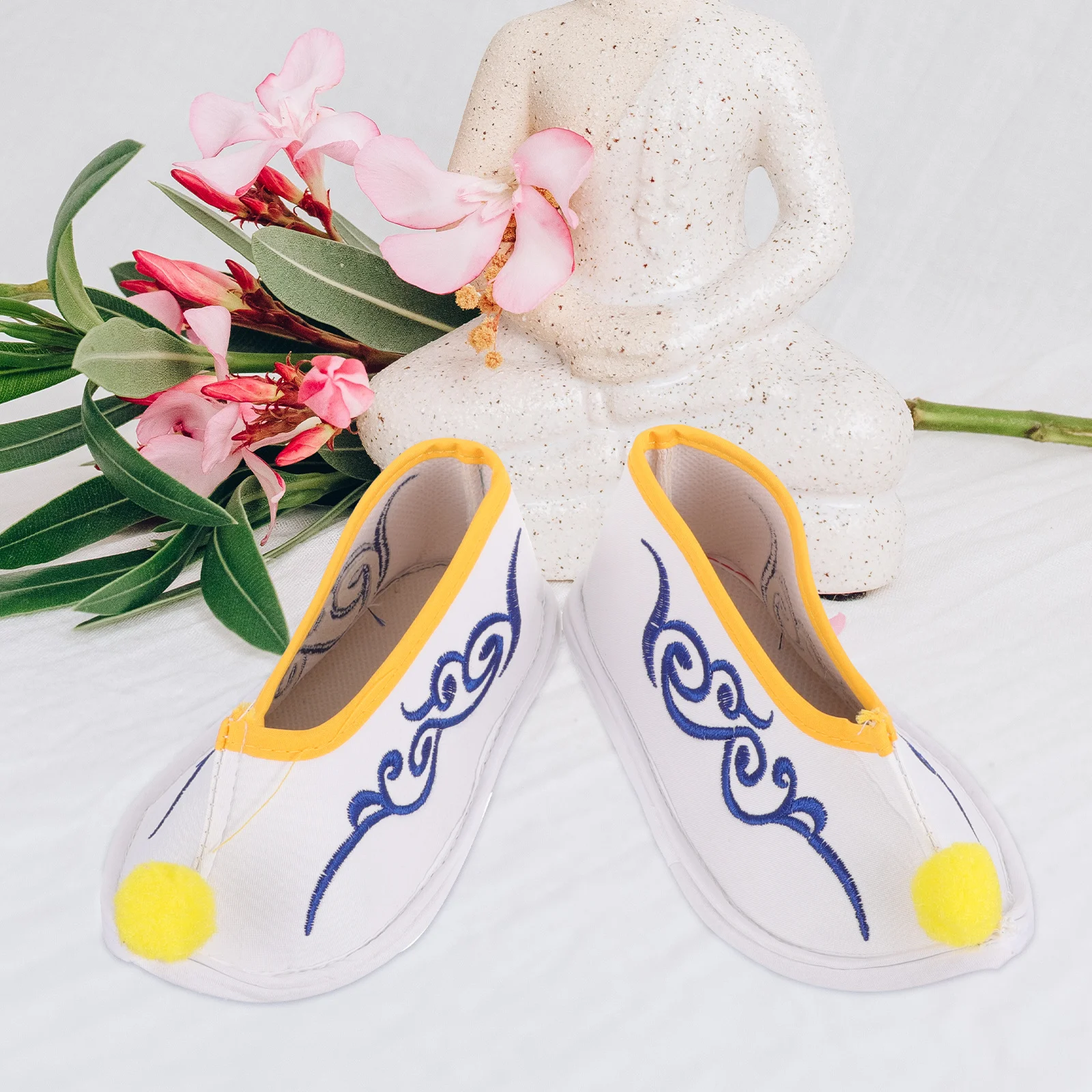 

1 пара буддийских туфель с вышивкой, женская обувь из этнической ткани, легкая удобная обувь с благоприятным облачным узором