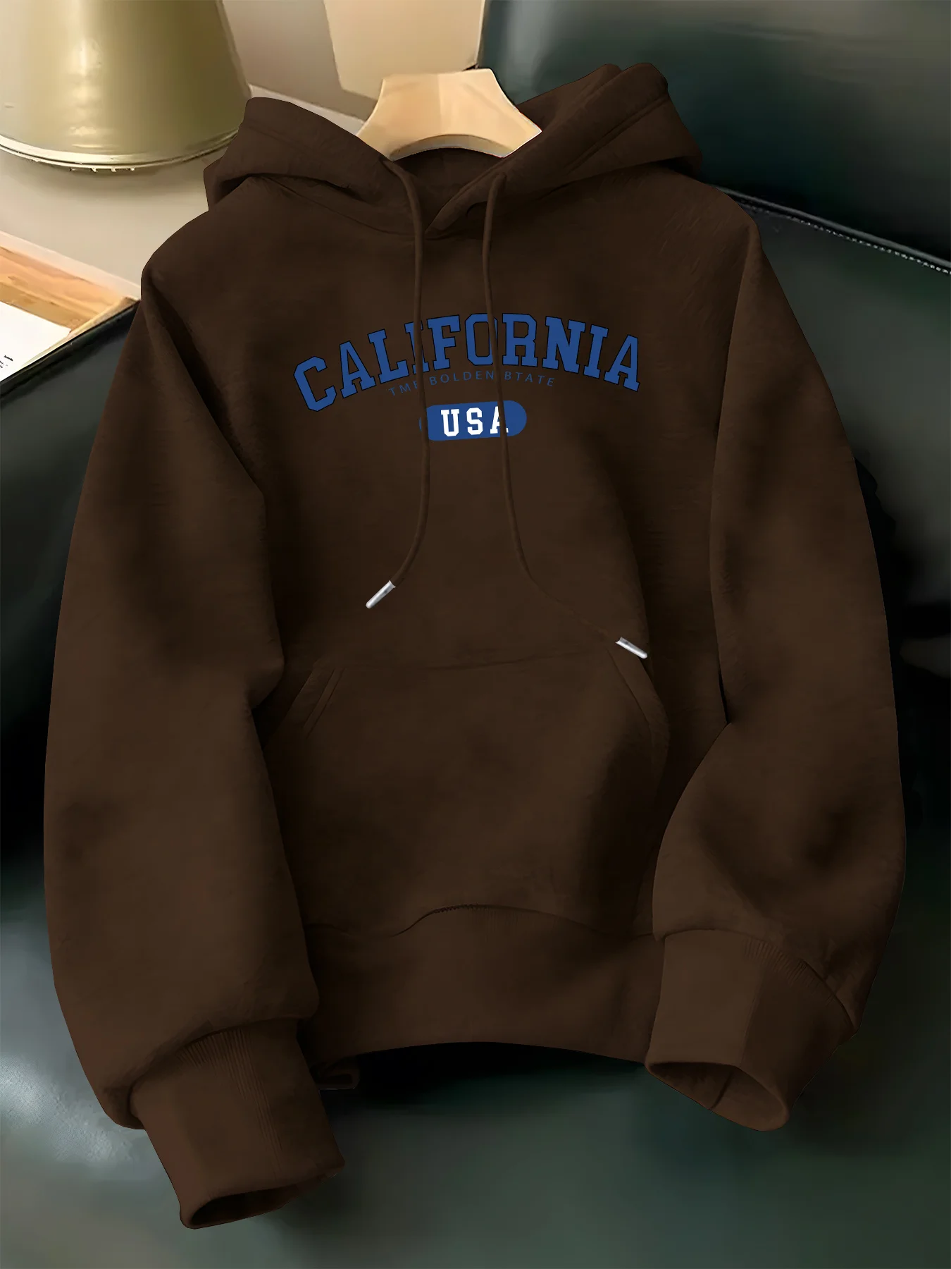 Sudadera con capucha de cuello redondo de manga larga con estampado clásico de letras de California a la moda holgada y cálida informal para primavera y otoño para hombre