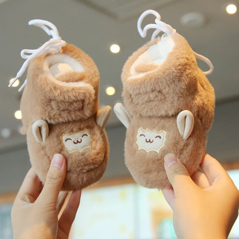 

Winter Child Walking Boot 2025 New Baby Flat Bottom Warm Shoe Child Anti Slip Plush Short Boots Baby Home Floor Fashiona Boots