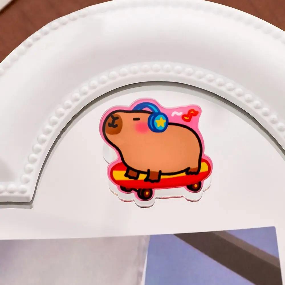 Funny Breastpin Acrylic Capybara Pin Kapibara Creative Hot Dog Capybara Brooch Animal Cute Lotus Capibara Badge Girl