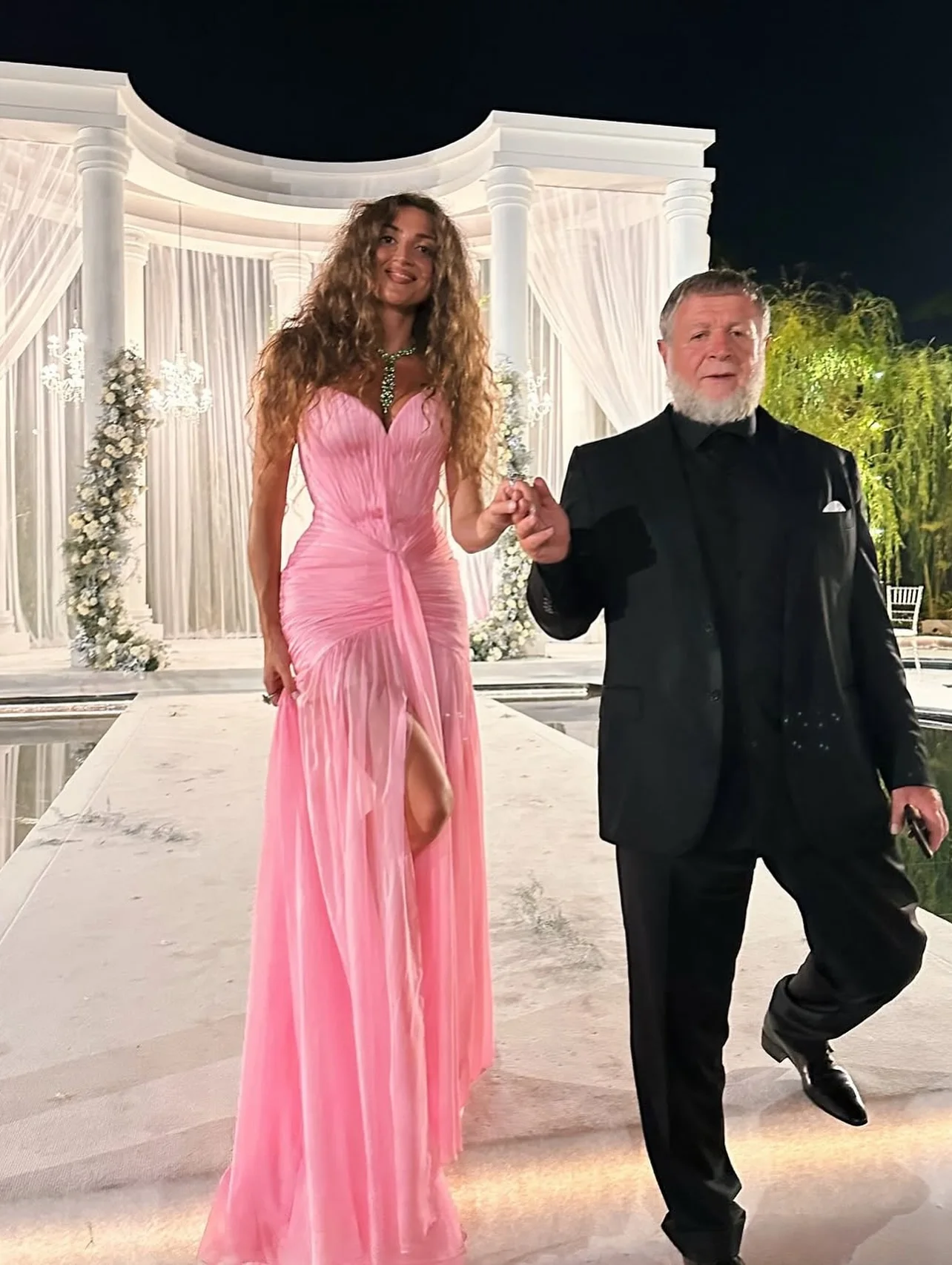 Pink Sweetheart Ruched Mermaid Gown with Slit and Chiffon Train – Elegant Evening Dress – 2025 Trending Wedding Dress Gala Gown