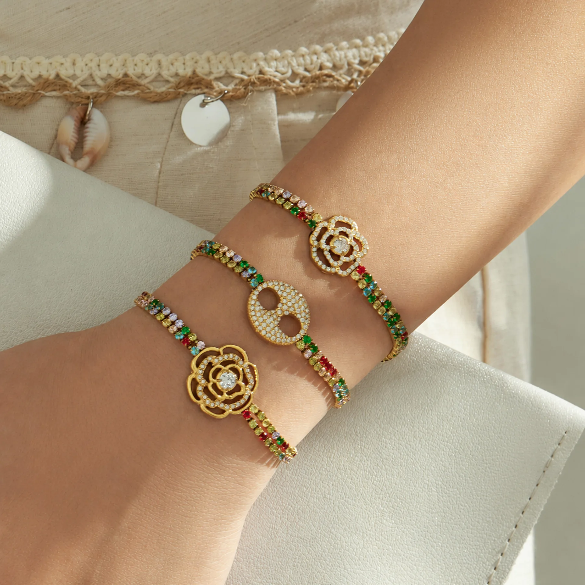 Schweinenasen-Blumen-Charm-Armband Tennis-Armband Edelstahl-Kettenarmband 18k Vergoldetes Armband mit Farbigen Zirkonen für Damen – Detail 2