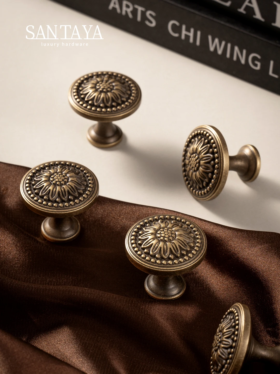 

Antique Brass Drawer Knobs Luxury Dresser Drawers Knobs Solid Round Handle Single Hole chrysanthemum Design kitchen Cabinet Pull