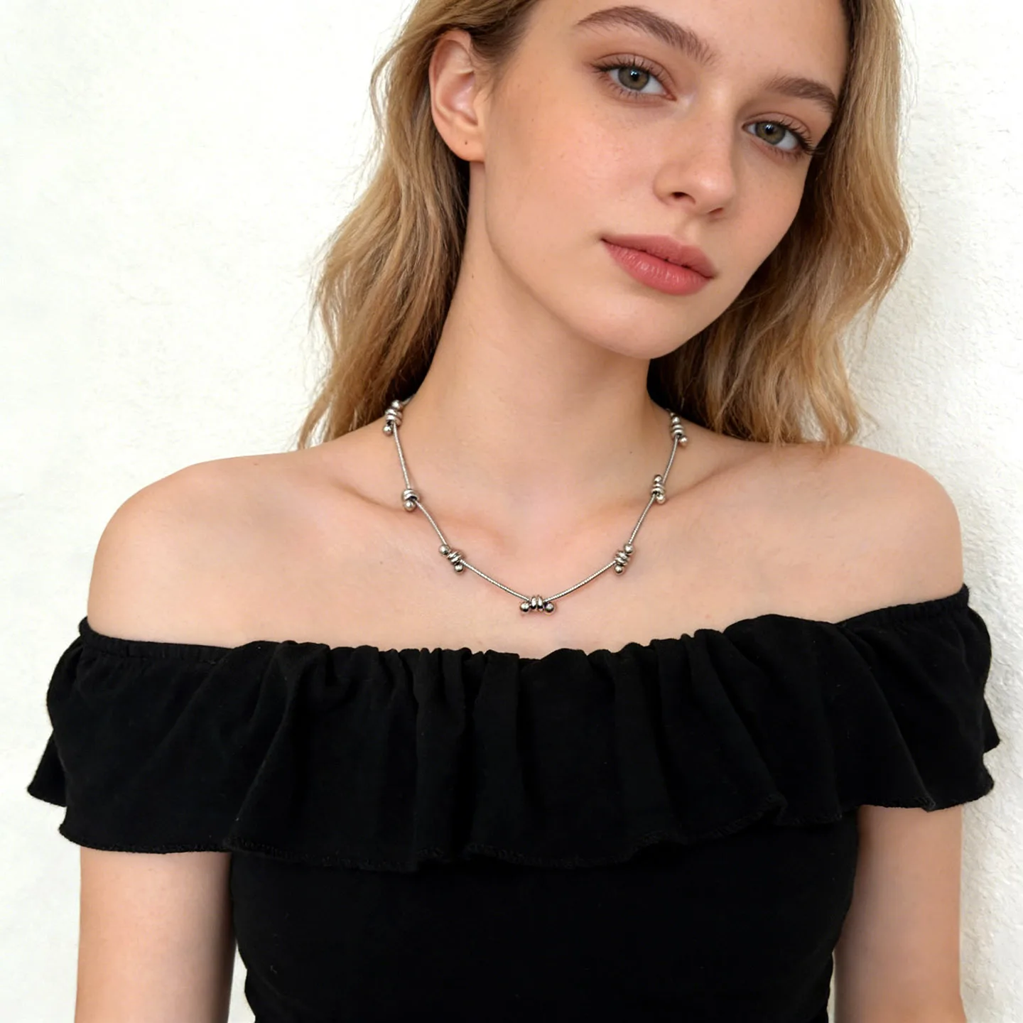 Niche design sense silver beaded Mobius ring buckle necklace titanium steel does not fade commuting versatile snake bone chain t