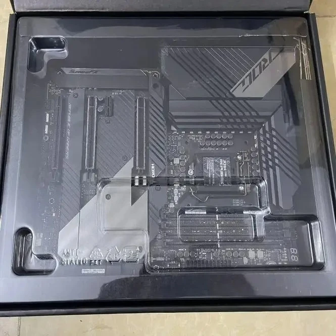 صندوق لجهاز Asus ROG MAXIMI XIII HERO Z590 M13H