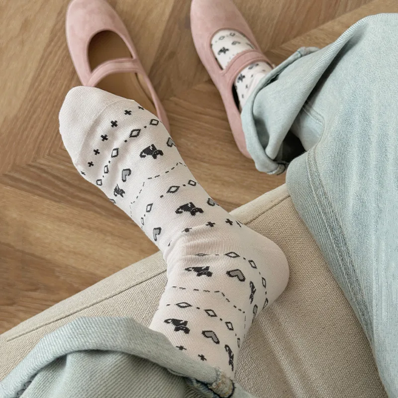 

Harajuku Retro Women Socks College Style Heart Print School Girls Cute Socks Cartoon Animals Japanese Kawaii Middle Tube Socks