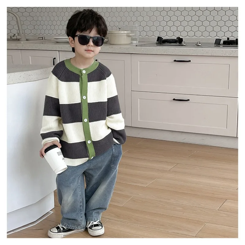 Kleine bis mittelgroße Jungen-Jeans mit Used-Look für Frühling und Herbst, Kinderhosen mit Seitentaschen, Alltagstaugliche, atmungsaktive Hosen für Jungen