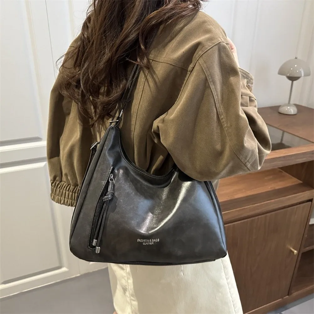 Multifuctional Oil Wax Leather Shoulder Bag Large Capacity Zipper Closure Tote Bag Adjustable Strap Solid Color Crossbody Bag