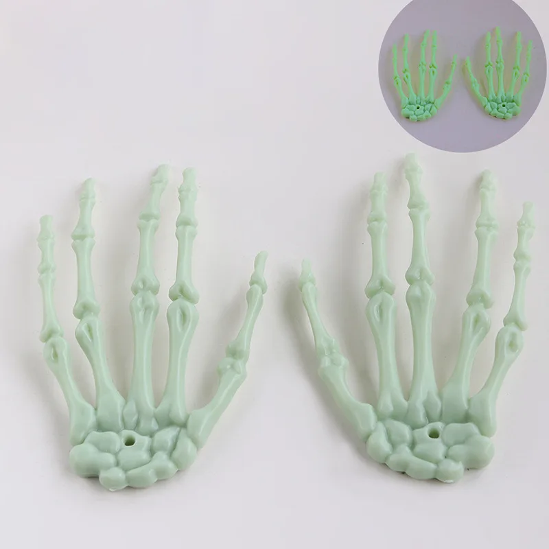 Halloween Skeleton Hand Claw Horror Ornaments Plastic Ghost Hand Bone Decoration Props Playing Pendant Haunted House Secret