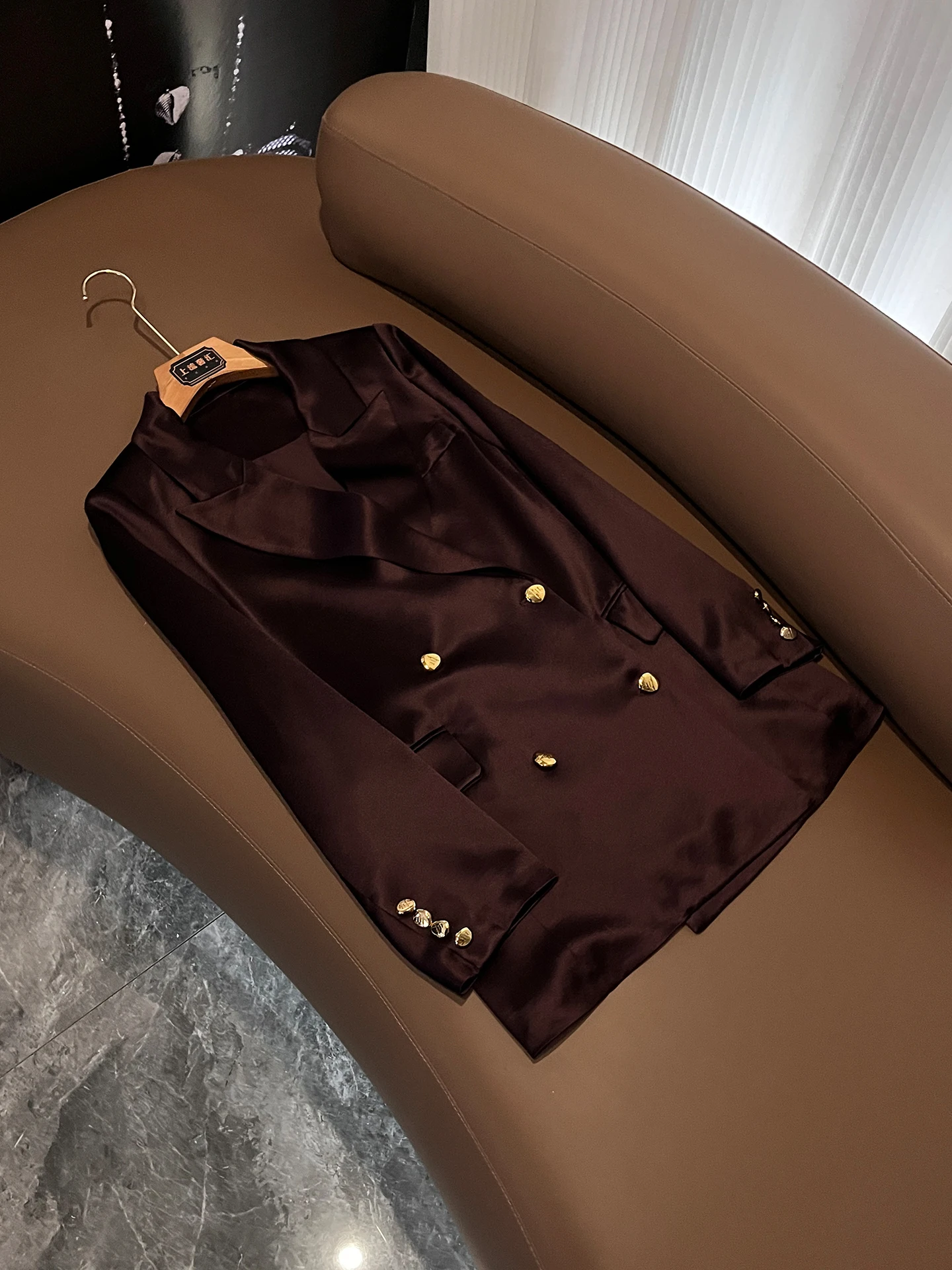 

Double-Breasted Suit Jacket Women's Commuter Style Lightweight Luxury Spring Professional Apparel V-Neck Long Sleeve Polyeste...