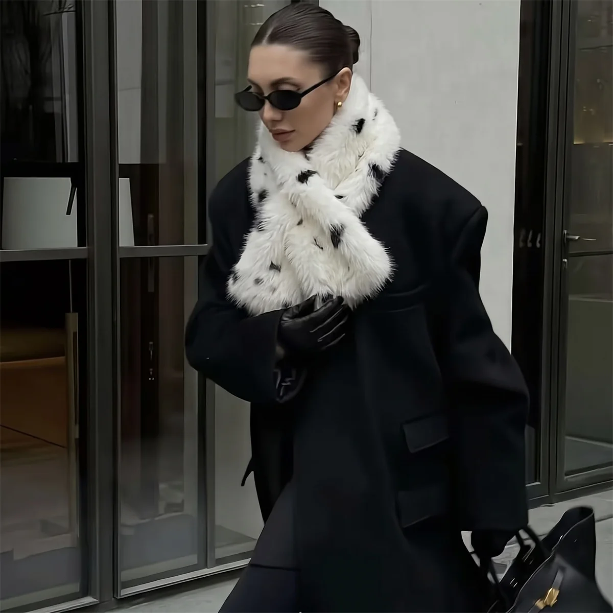 Ladies Luxury Faux Fur Scarf Soft Fluffy Dot Pattern Neck Wrap Winter Trendy Plush Scarves for Daily and Festival Wear and Gift
