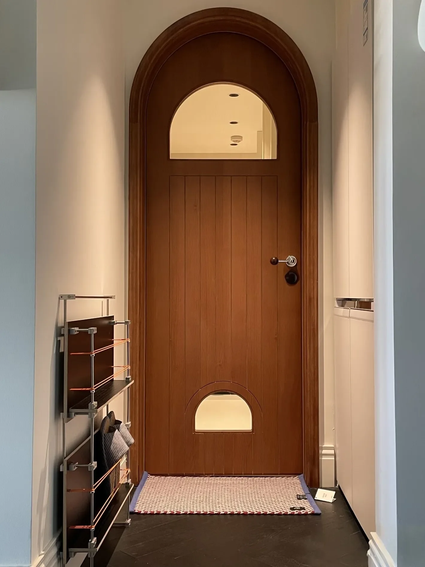 Optical axis, marine board, magazine rack, newspaper rack, non-punching, movable floor custom entrance, living room