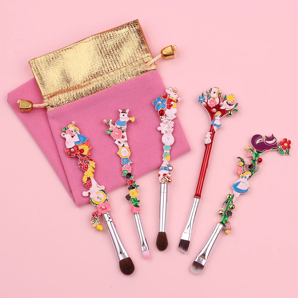 5Pcs/Set Anime Alice in Wonderland Makeup Brush Women Eye Shadow Brush Portable Soft Concealer Brush Beauty Foundation Toy Gift